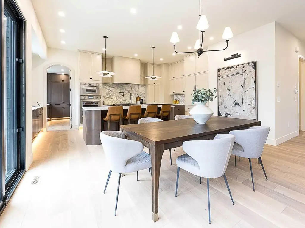 15 42 Street SW Calgary AB T3C 1Y2