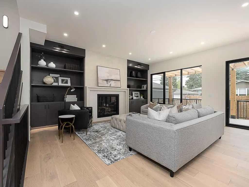 15 42 Street SW Calgary AB T3C 1Y2
