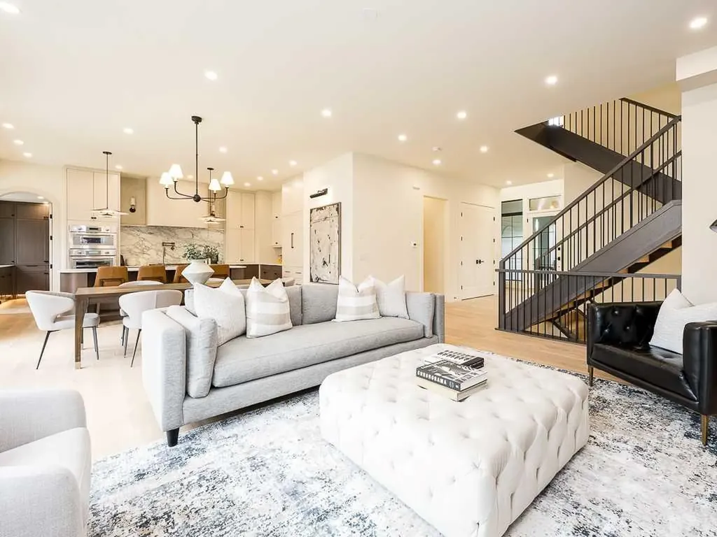 15 42 Street SW Calgary AB T3C 1Y2