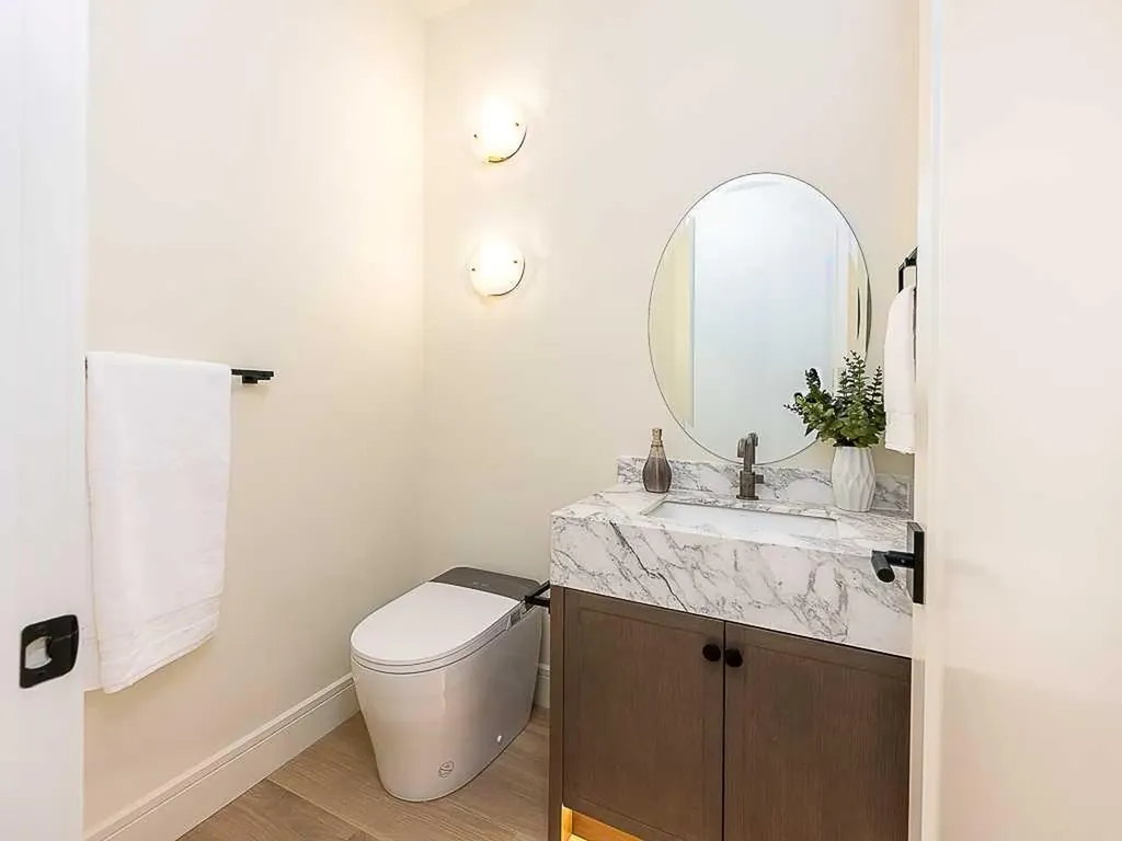 15 42 Street SW Calgary AB T3C 1Y2