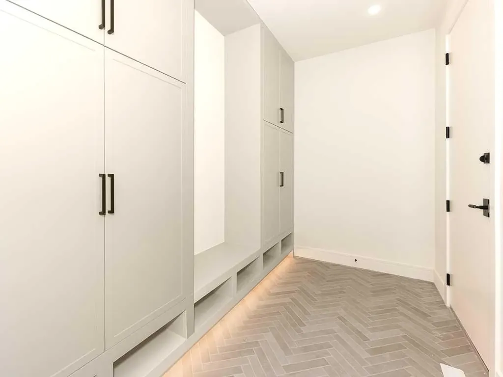15 42 Street SW Calgary AB T3C 1Y2