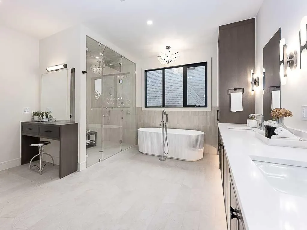 15 42 Street SW Calgary AB T3C 1Y2