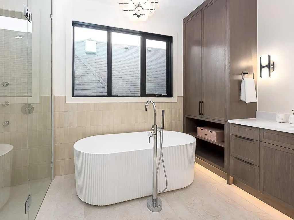 15 42 Street SW Calgary AB T3C 1Y2