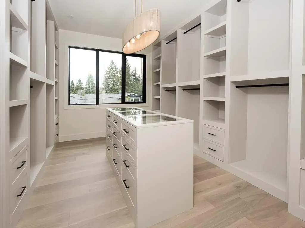15 42 Street SW Calgary AB T3C 1Y2