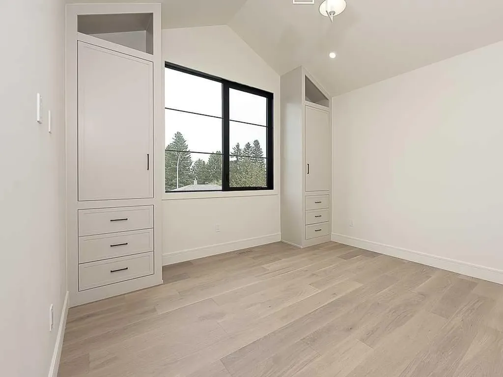 15 42 Street SW Calgary AB T3C 1Y2