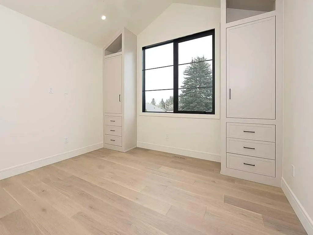15 42 Street SW Calgary AB T3C 1Y2
