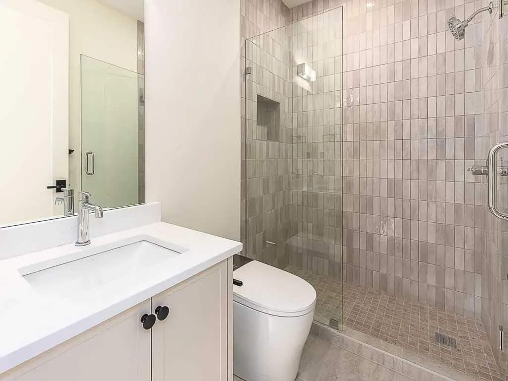 15 42 Street SW Calgary AB T3C 1Y2