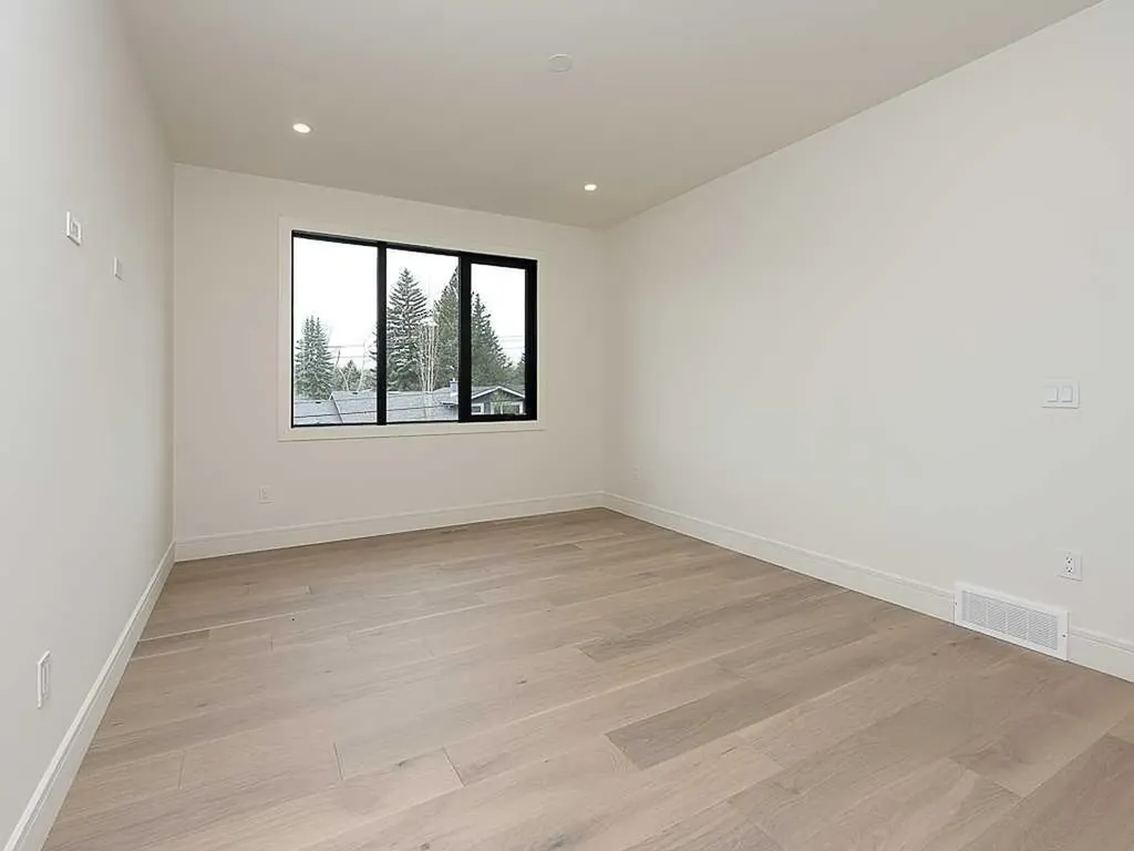 15 42 Street SW Calgary AB T3C 1Y2