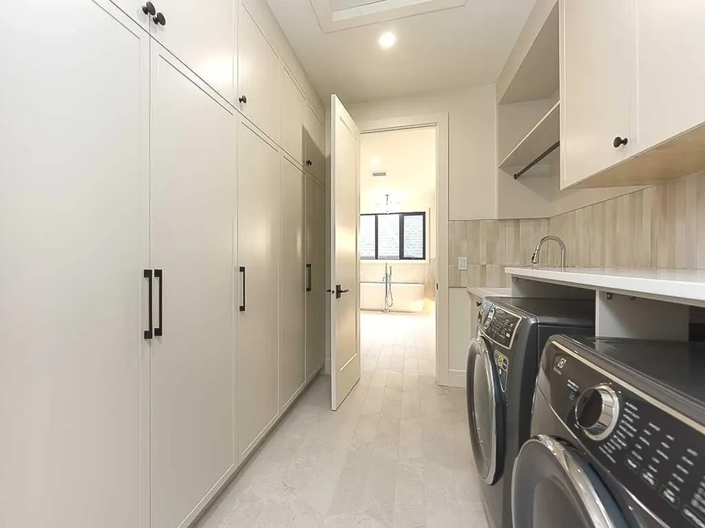 15 42 Street SW Calgary AB T3C 1Y2