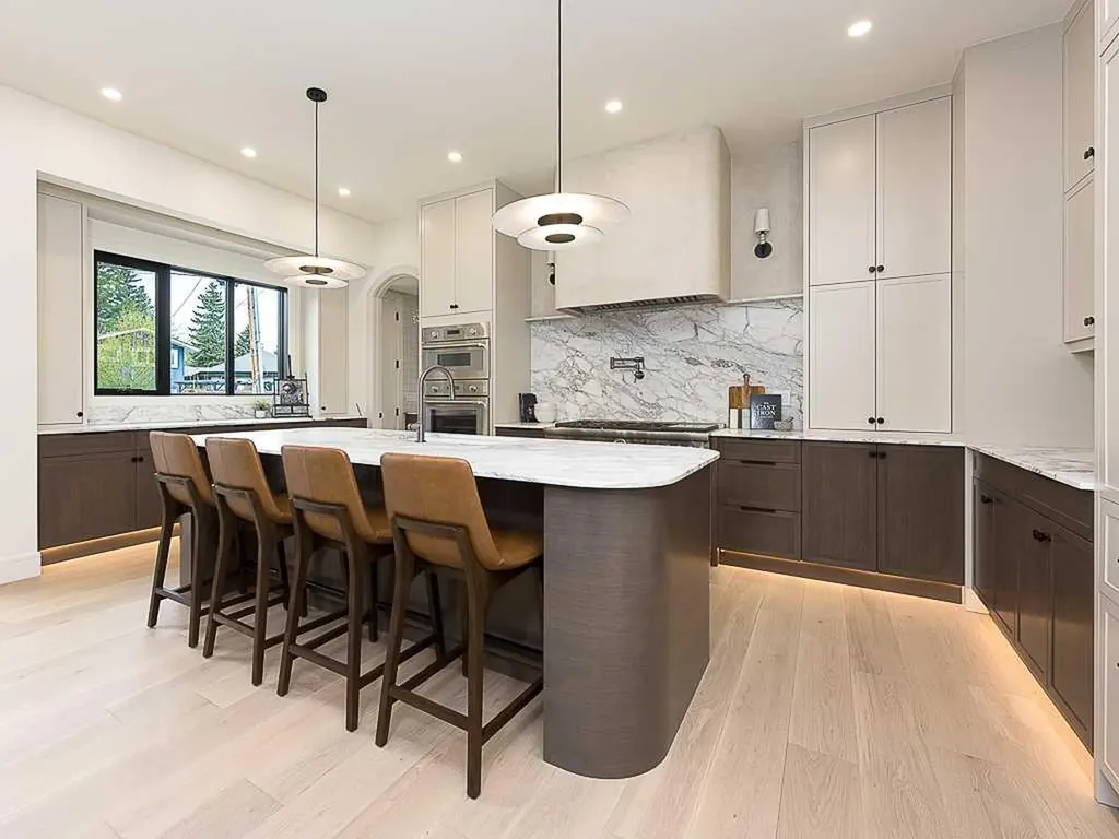 15 42 Street SW Calgary AB T3C 1Y2