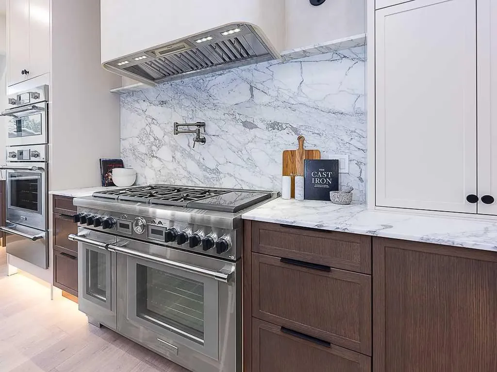 15 42 Street SW Calgary AB T3C 1Y2