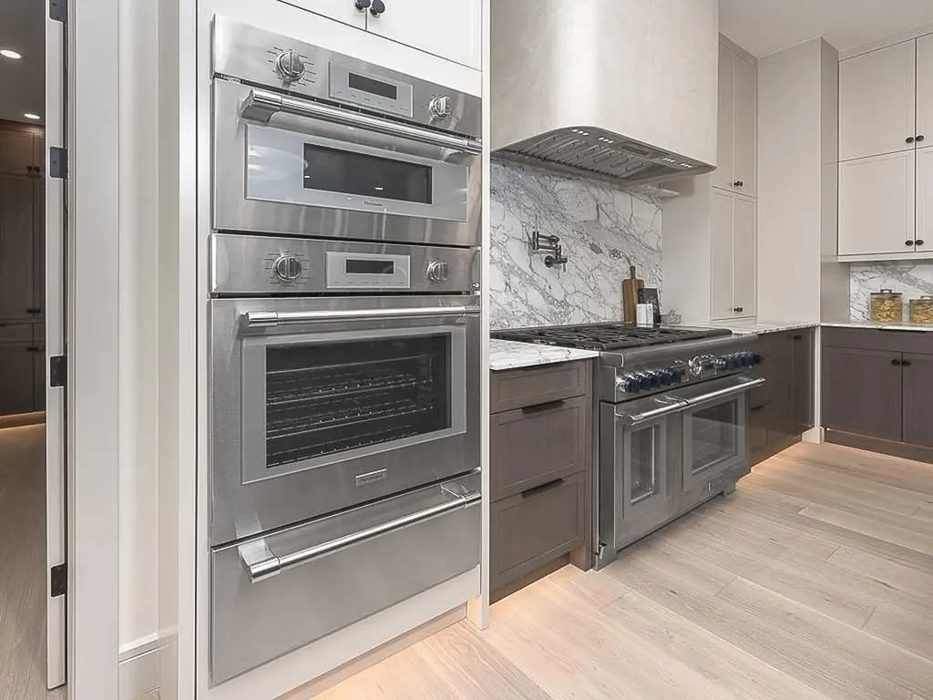 15 42 Street SW Calgary AB T3C 1Y2