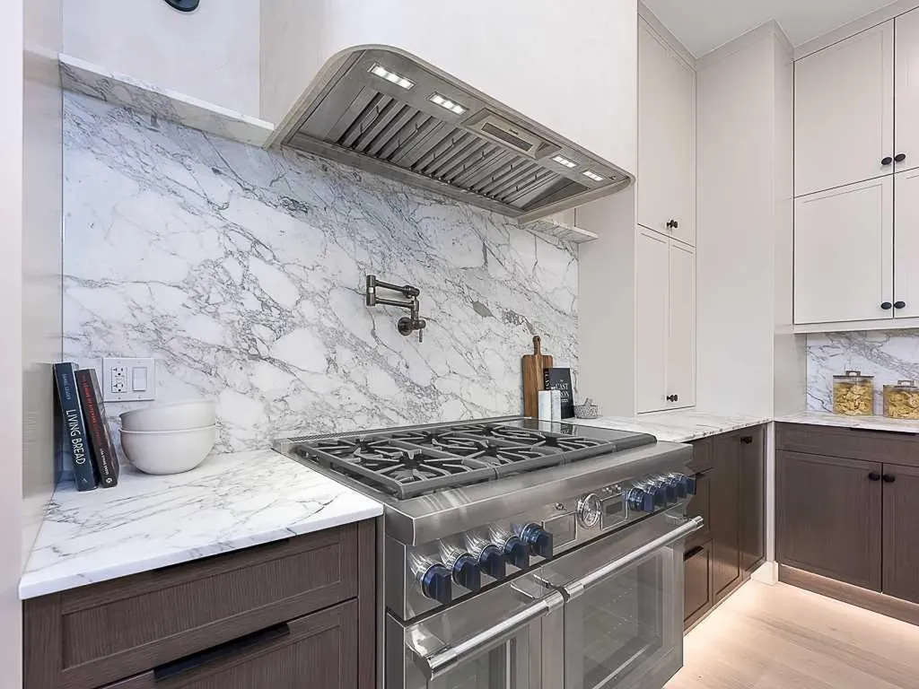 15 42 Street SW Calgary AB T3C 1Y2