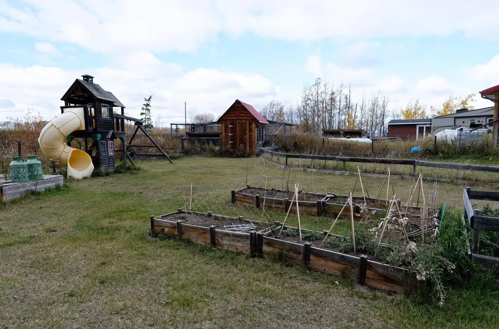 31039 Township Road 734 Bezanson AB T0H0G0