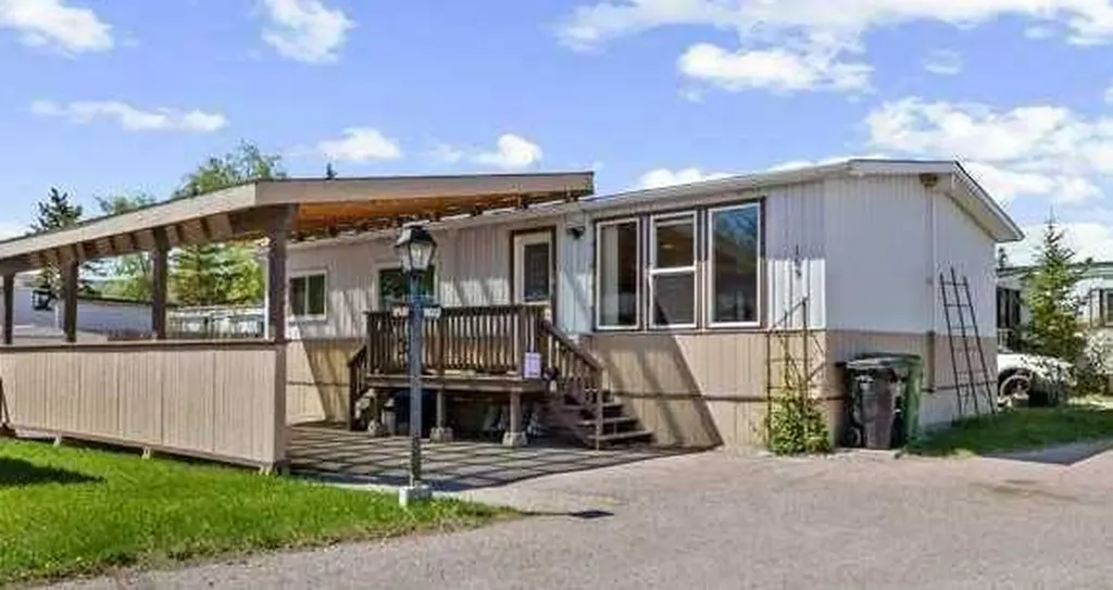 3223 83 Street NW Calgary AB T3B5N2