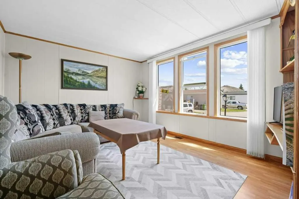 3223 83 Street NW Calgary AB T3B5N2