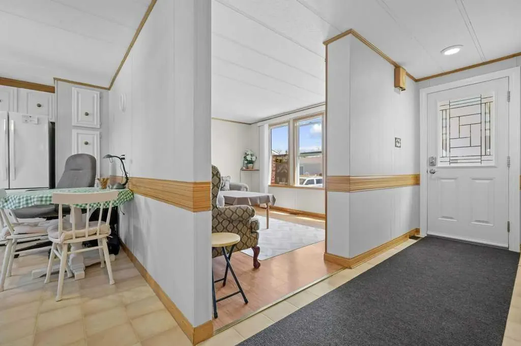 3223 83 Street NW Calgary AB T3B5N2