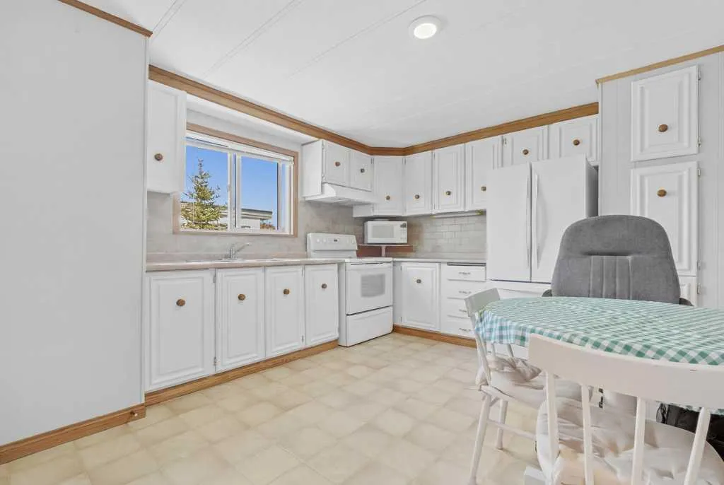 3223 83 Street NW Calgary AB T3B5N2