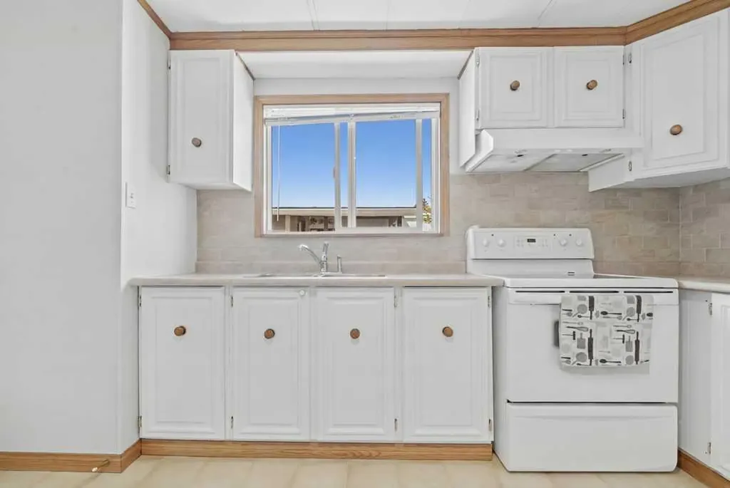 3223 83 Street NW Calgary AB T3B5N2