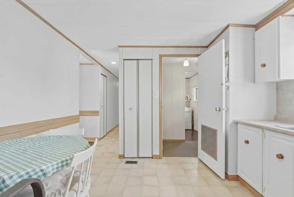 3223 83 Street NW Calgary AB T3B5N2
