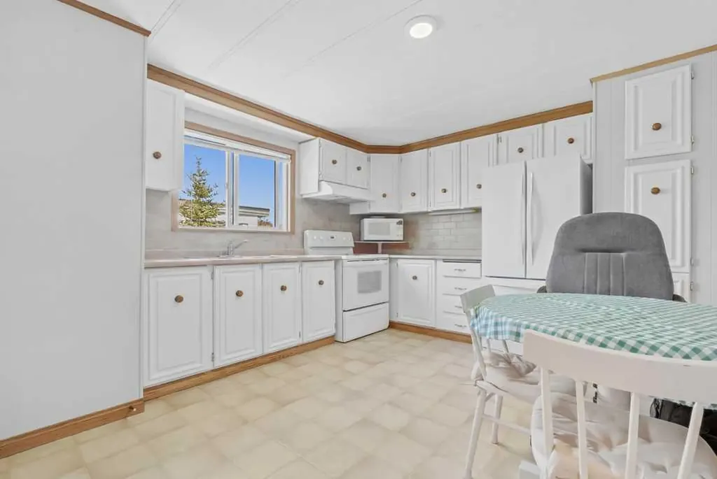 3223 83 Street NW Calgary AB T3B5N2
