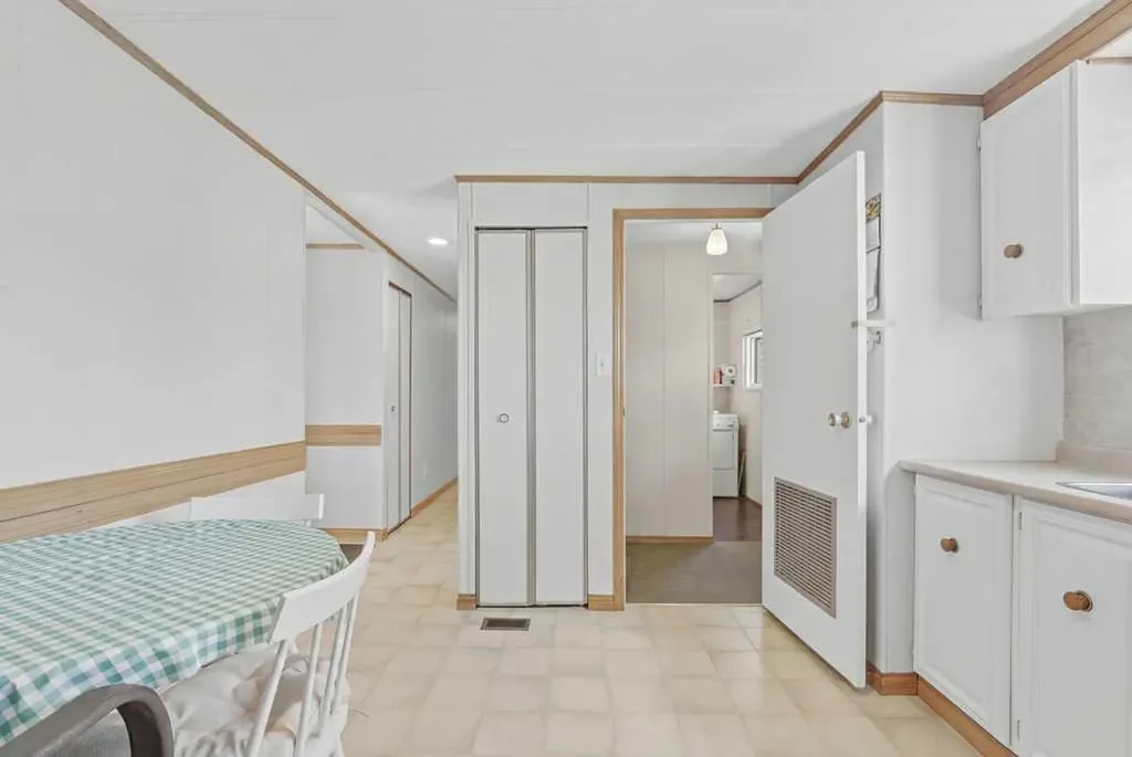 3223 83 Street NW Calgary AB T3B5N2
