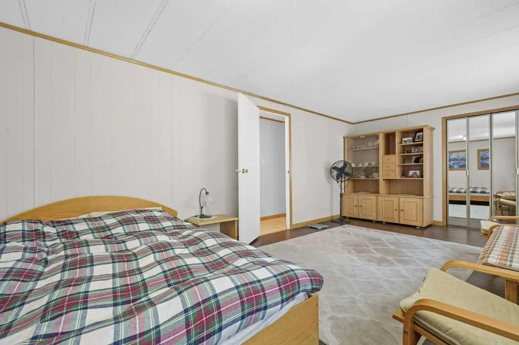3223 83 Street NW Calgary AB T3B5N2