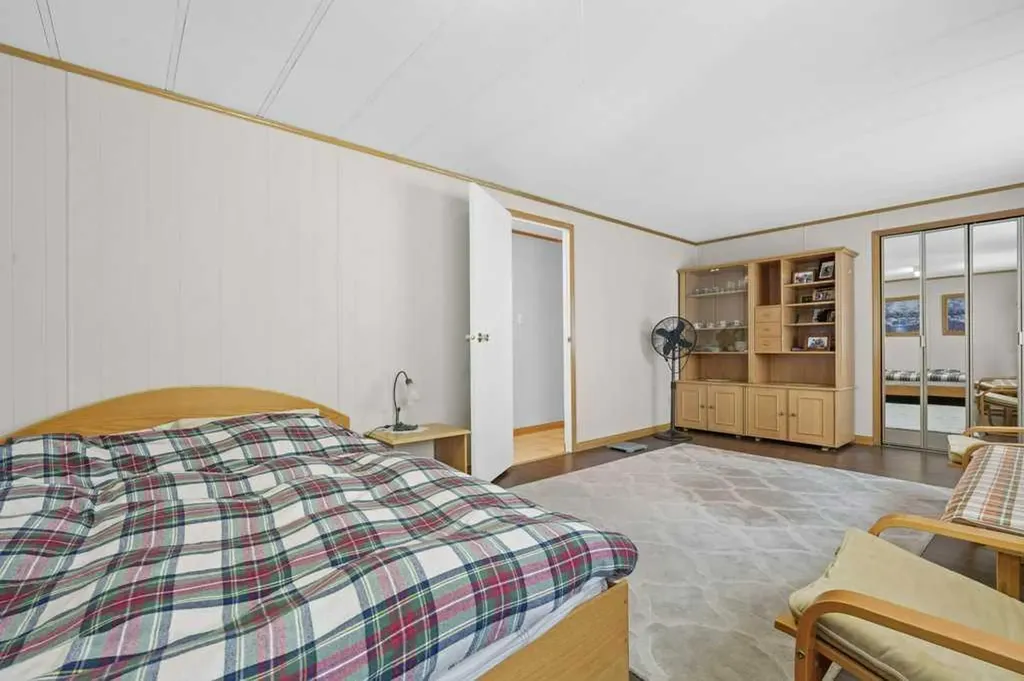 3223 83 Street NW Calgary AB T3B5N2