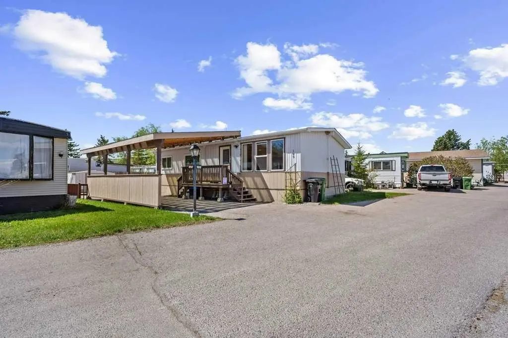 3223 83 Street NW Calgary AB T3B5N2