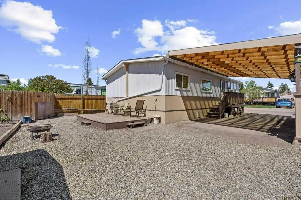 3223 83 Street NW Calgary AB T3B5N2