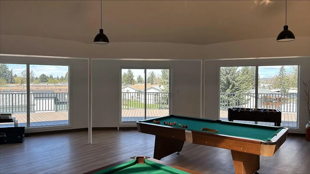 3223 83 Street NW Calgary AB T3B5N2