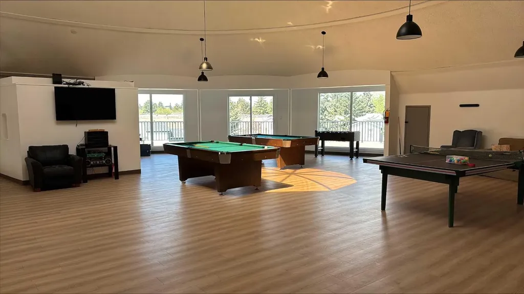 3223 83 Street NW Calgary AB T3B5N2