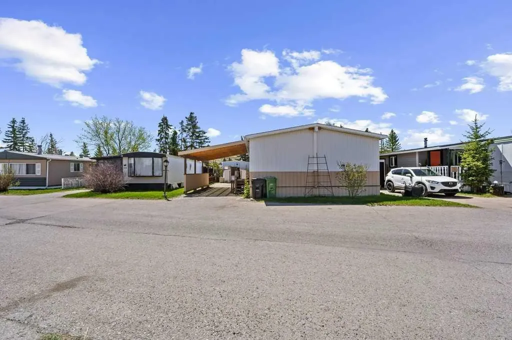 3223 83 Street NW Calgary AB T3B5N2