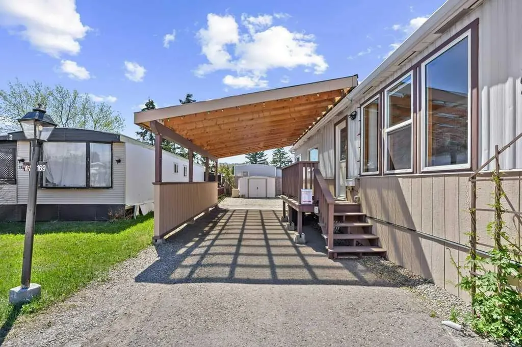 3223 83 Street NW Calgary AB T3B5N2