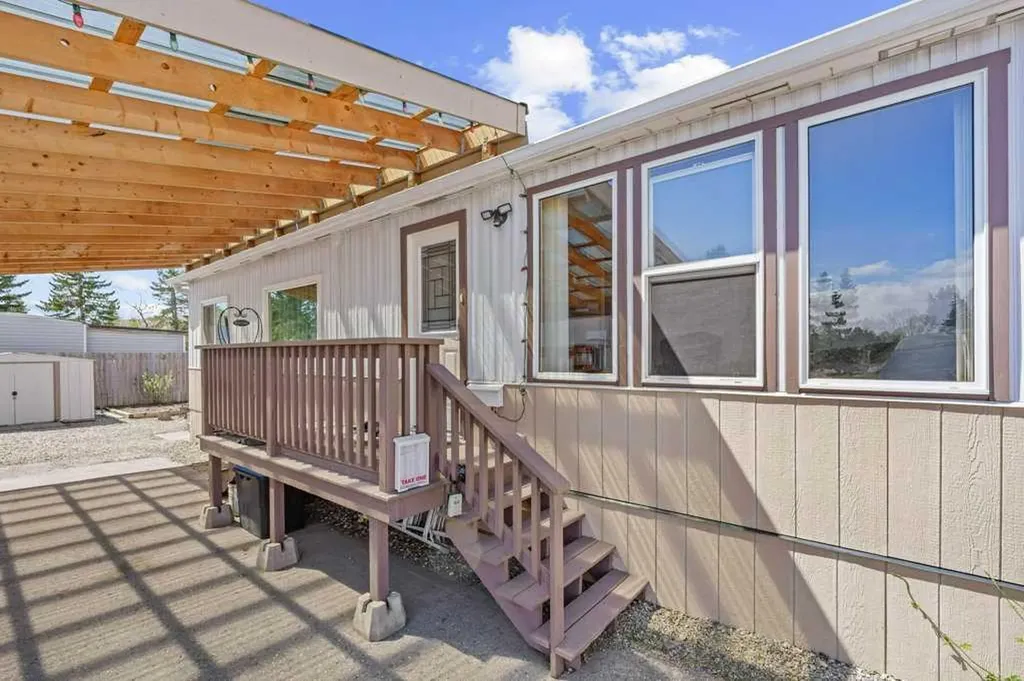 3223 83 Street NW Calgary AB T3B5N2