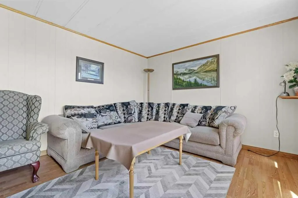 3223 83 Street NW Calgary AB T3B5N2