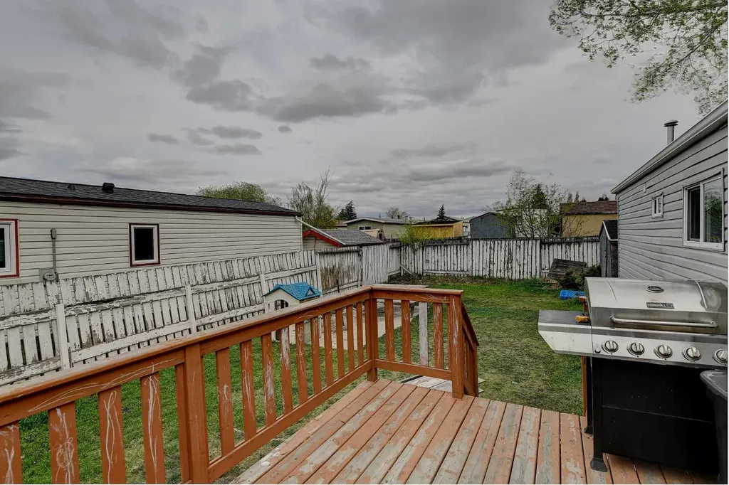 9766 119a Avenue Grande Prairie AB T8V 5H7