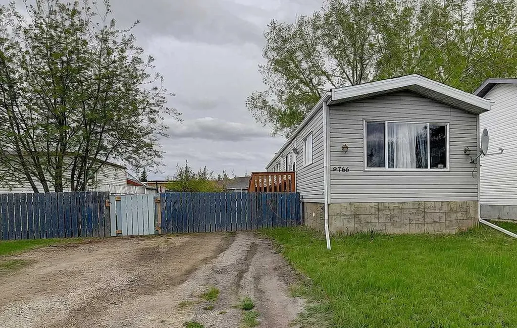 9766 119a Avenue Grande Prairie AB T8V 5H7