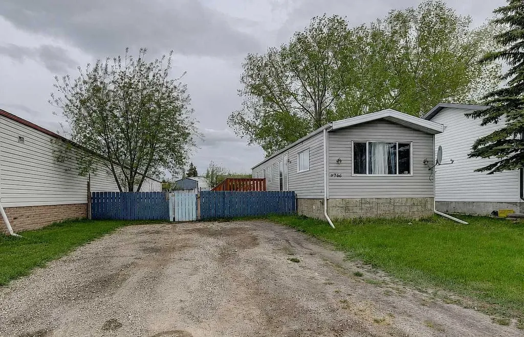 9766 119a Avenue Grande Prairie AB T8V 5H7