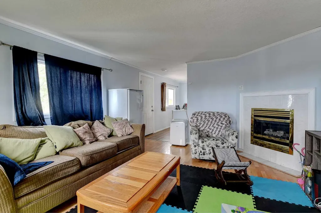 9766 119a Avenue Grande Prairie AB T8V 5H7