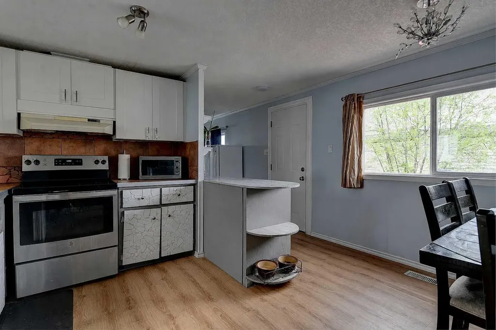 9766 119a Avenue Grande Prairie AB T8V 5H7