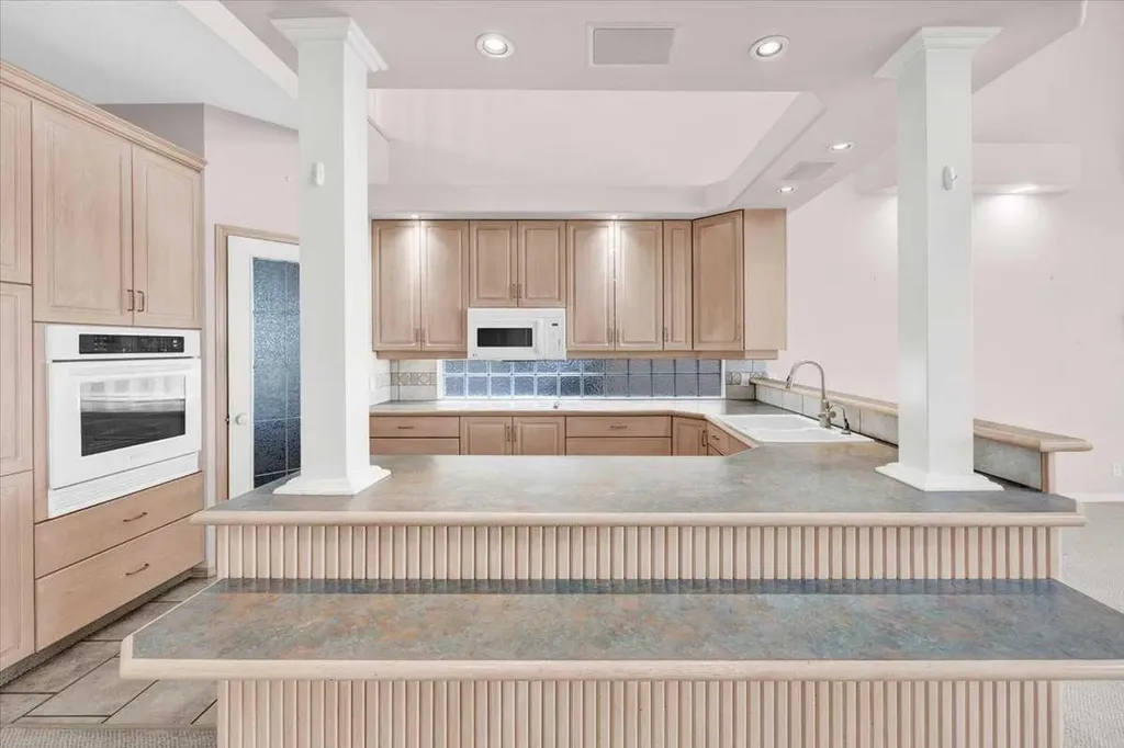 789 East Chestermere Drive Chestermere AB T1X 1A6
