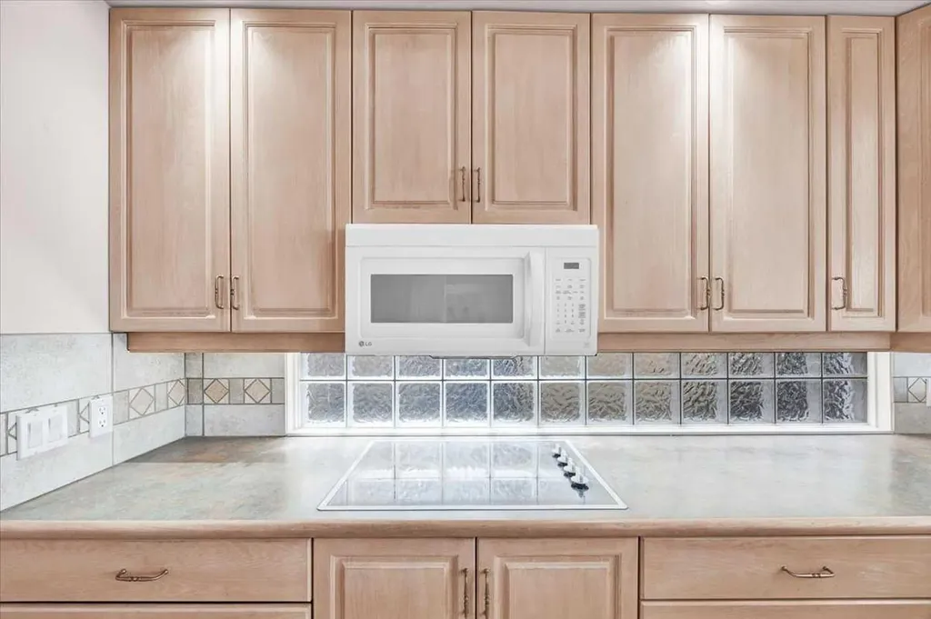 789 East Chestermere Drive Chestermere AB T1X 1A6