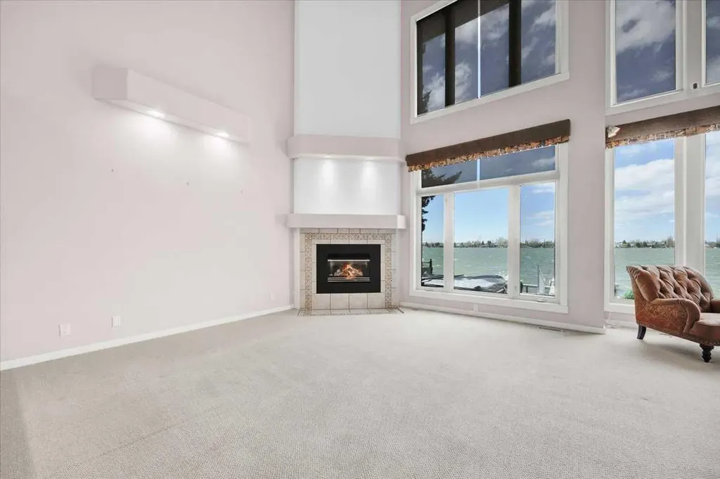 789 East Chestermere Drive Chestermere AB T1X 1A6