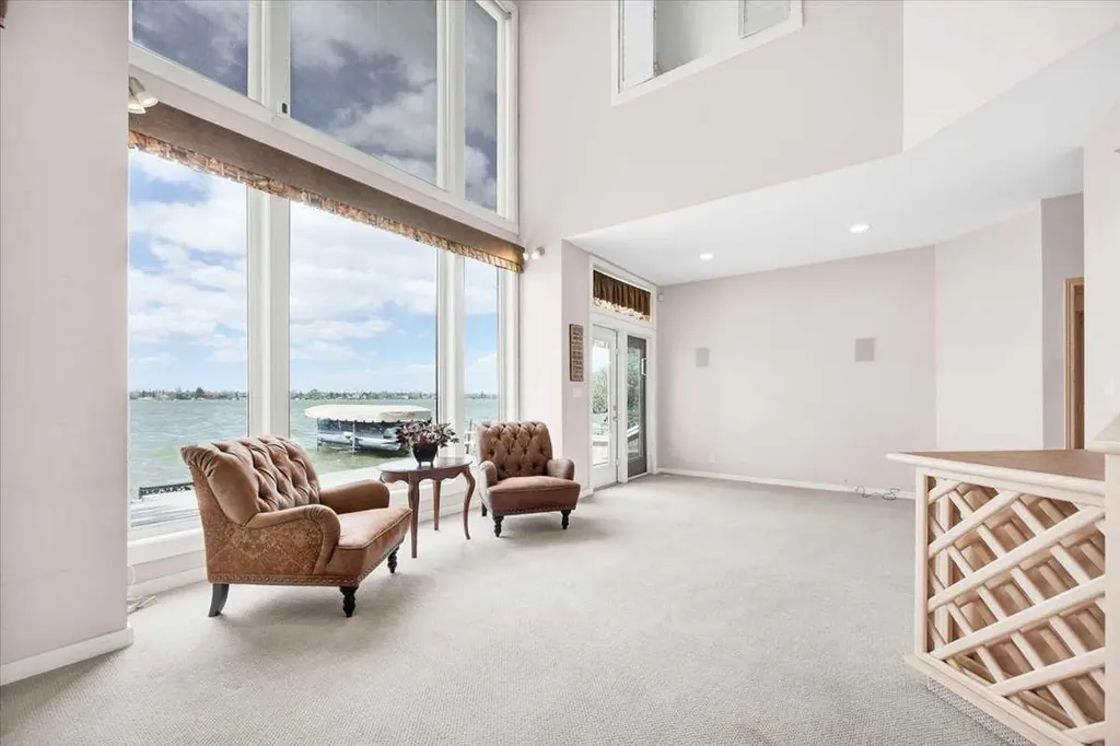 789 East Chestermere Drive Chestermere AB T1X 1A6