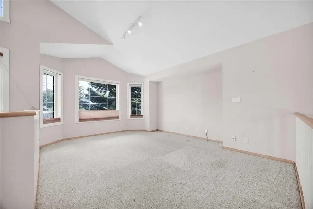 789 East Chestermere Drive Chestermere AB T1X 1A6