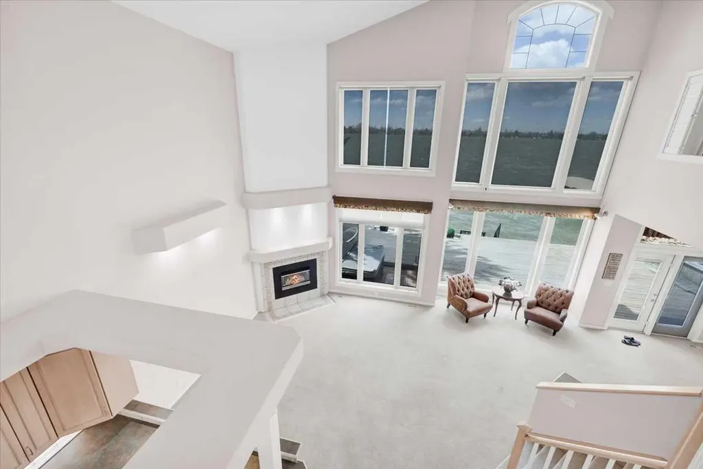 789 East Chestermere Drive Chestermere AB T1X 1A6