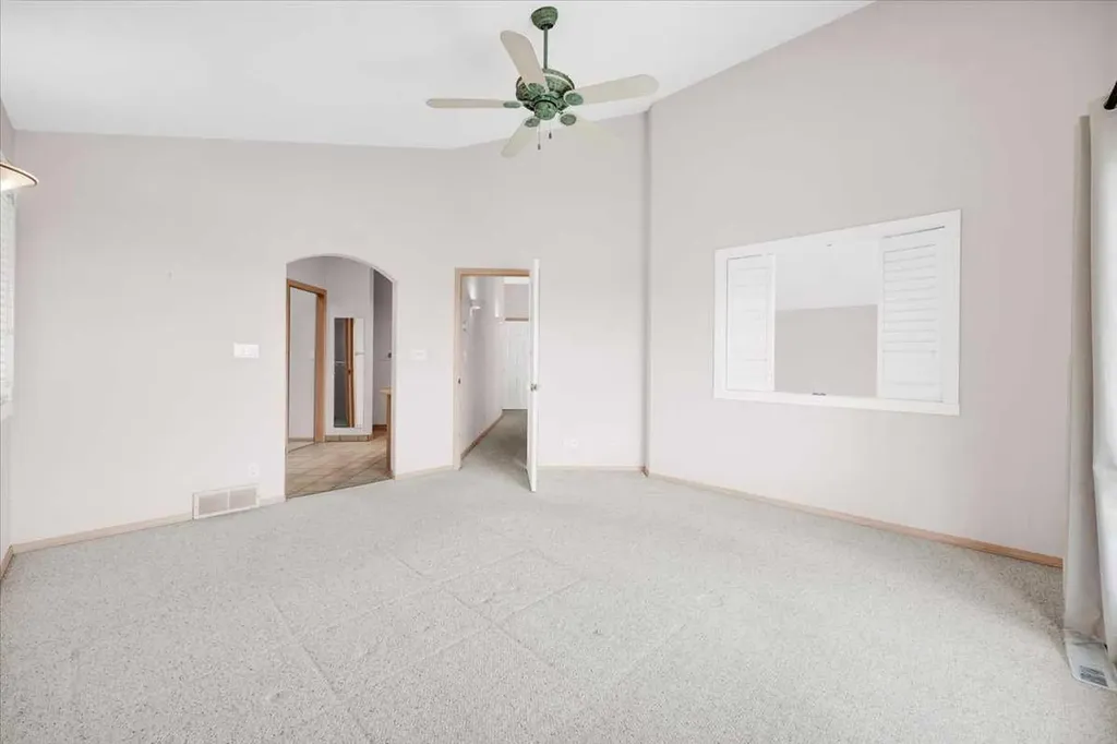 789 East Chestermere Drive Chestermere AB T1X 1A6