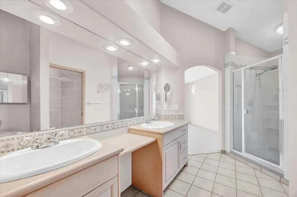 789 East Chestermere Drive Chestermere AB T1X 1A6