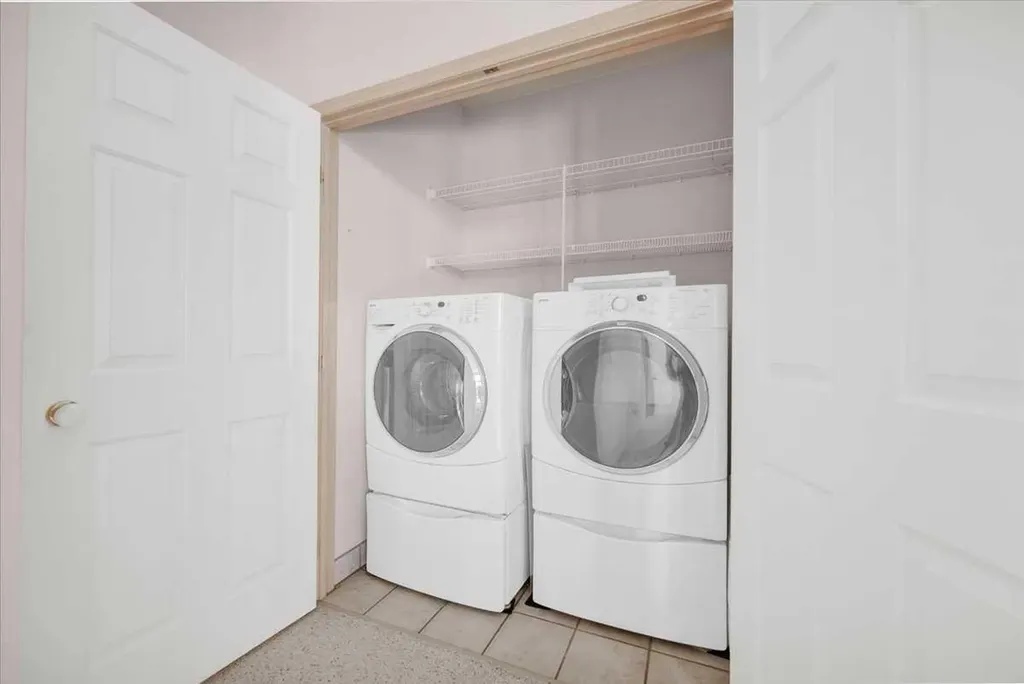 789 East Chestermere Drive Chestermere AB T1X 1A6